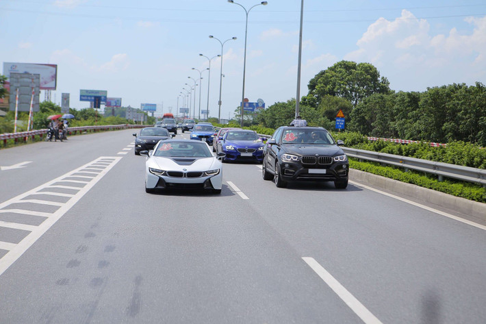 Trong số dàn xe BMW, ngoài những mẫu xe "bình thường" như X5 thế hệ mới còn có sự xuất hiện của một số mẫu BMW hiếm khác như BMW 6 Series Gran Coupe hay BMW 5 series độ full kit M5.