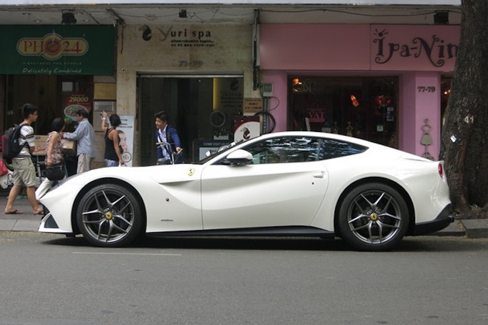 Tiếp theo, vào khoảng tháng 11/2015, một siêu xe "hàng khủng" khác được Phan Thành chi tiền mua là Ferrari F12Berlinetta, có giá không dưới 20 tỷ đồng. Đây là dòng xe sản xuất hàng loạt đẳng cấp thứ nhì của Ferrari hiện nay khi chỉ đứng sau LaFerrari (không tính các phiên bản với số lượng giới hạn).