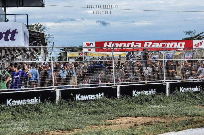 Vào ngày 9/7/2016, lễ hội Drag Day Party #3 đã được tổ chức ở đường đua Thailand Circuit tại quận Ban Luang, tỉnh Nakhon Pathom tại Thái Lan, thu hút hàng trăm biker cùng những chiếc môtô phân khối lớn của họ tham dự.