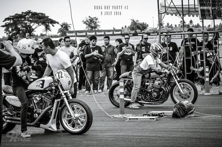 Harley-Davidson Sportster độ drag đang chuẩn bị "so tài" cùng Honda CB750 Cafe Racer hướng tới tốc độ.
