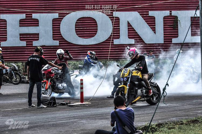 Drag Day Party là một lễ hội đua drag dành cho những biker phân khối lớn đam mê bộ môn tốc độ từ năm 2014. Ban đầu, Drag Day Party vốn là một sự kiện chỉ dành riêng cho những chiếc xe môtô khủng như Harley-Davidson nhưng hiện nay, nó đã trở thành một ngày hội chung cho các "tín đồ" của bộ môn drag môtô tại Thái Lan.
