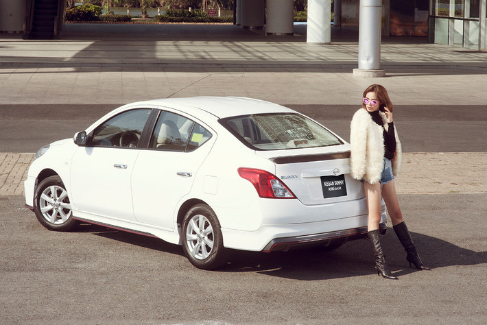 Sunny hiện đang được Nissan Việt Nam phân phối với 3 phiên bản là XL, XV và XV SE, đều cùng sử dụng động cơ xăng DOHC 4 xi-lanh thẳng hàng, dung tích 1.5 lít, công suất 99,3 mã lực tại 6.000 vòng/phút và mô-men xoắn cực đại 134Nm tại 4.000 vòng/phút, dẫn động cầu trước.