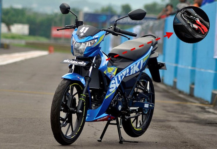 Trên Raider 150 FI mới, Suzuki cũng đã cải tiến chiếc xe để trở nên tiện dụng hơn. Một đặc điểm hoàn toàn mới đó là ngăn chứa đồ nhỏ nằm trên khung xe, với khả năng cất một số đồ vật như điện thoại hay găng tay.