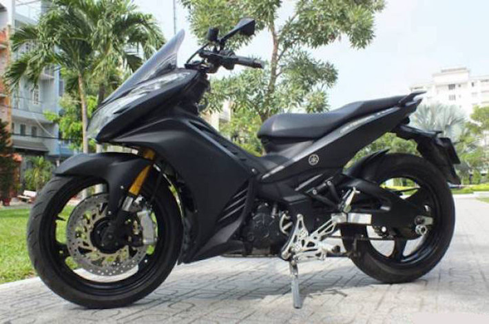 Là một trong những dòng xe côn tay phổ biến nhất Việt Nam, đã có nhiều bản độ Yamaha Exciter 135 được người chơi tạo ra. Tuy nhiên đa số chúng là những chiếc xe độ kiểng, "lên đồ chơi" và chỉ có một số ít được thay đổi tới kết cấu.