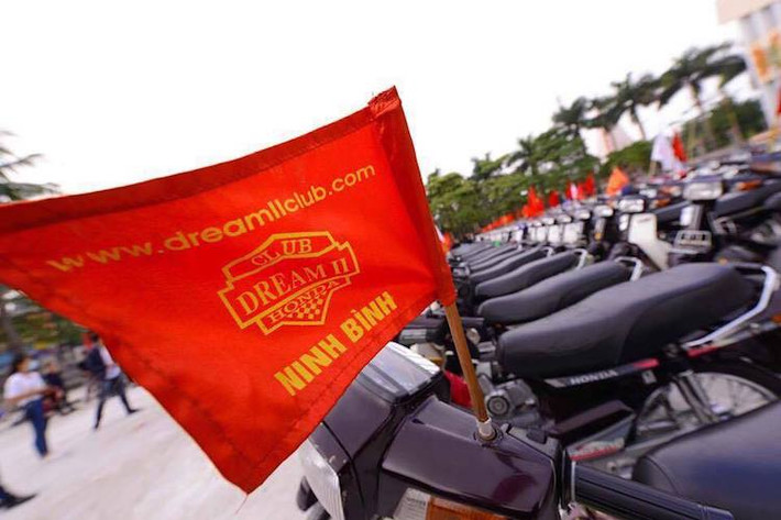 Được thành lập cách đây 3 năm, câu lạc bộ Honda Dream II Club Ninh Bình là một sân chơi chung dành cho những người yêu dòng xe Honda Dream II tại Ninh Bình, trực thuộc diễn đàn chung của những người chơi Dream tại nước ta là Dream II Club Việt Nam.