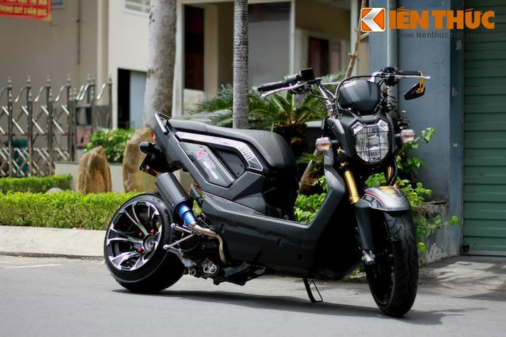 Tại Thái Lan và ngay cả Việt Nam, phong trào chơi Zoomer X diễn ra khá rầm rộ khi dòng xe này có rất nhiều phụ tùng nâng cấp từ các hãng khác nhau hoặc sử dụng chung với Honda MSX 125. Chiếc Zoomer X này cũng đã được chủ nhân nâng cấp bằng hàng loạt các món đồ chơi độc đáo, khiến nó càng trở nên cá tính hơn.