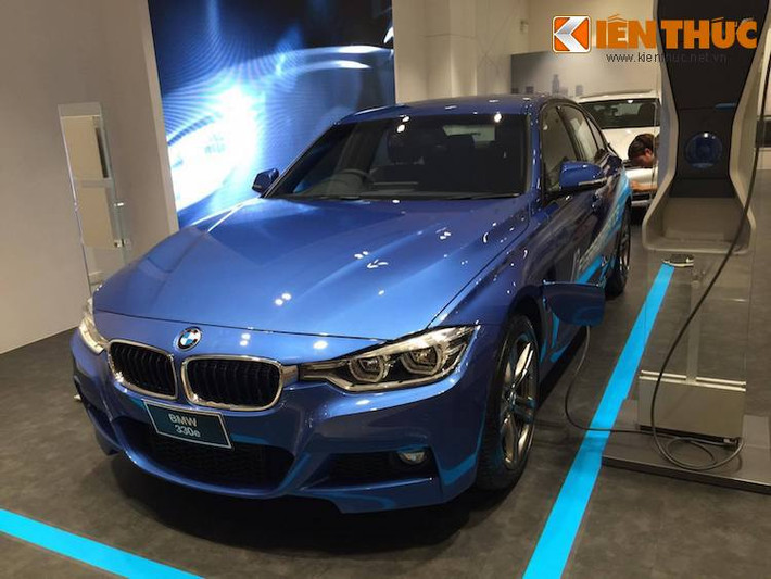 Từ năm 1984, BMW đã có một phiên bản 3 Series "e" tiết kiệm nhiên liệu là 325 e. Lúc này, chữ "e" là từ viết tắt của từ "eta", tiếng Hy Lạp nghĩa là hiệu quả. Tuy nhiên, với chiếc xe xanh BMW 330e thuộc dòng 3 Series hiện tại, chữ "e" còn mang ý nghĩa là "electric" khi chiếc xe sử dụng động cơ lai xăng-điện, với khả năng sạc từ mạng lưới điện (plug-in hybrid).