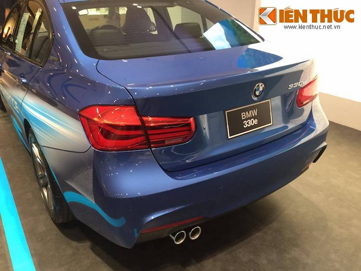 Ngoài khả năng sạc điện khi sử dụng động cơ xăng, khối pin nhiên liệu của xe có thể sạc bằng trạm điện đặc biệt 240V do BMW cung cấp với thời gian sạc đầy 2,5 giờ, hoặc 6-7 tiếng với mạng điện 120V.