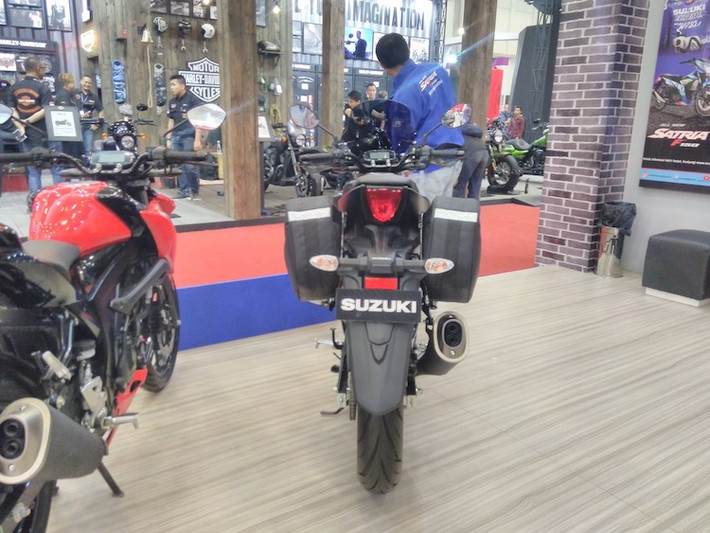 Tại thị trường Indonesia, Suzuki GSX-S150 Touring Edition có giá "ra biển" 23,9 triệu Rupiah (tương đương 40,6 triệu đồng).
