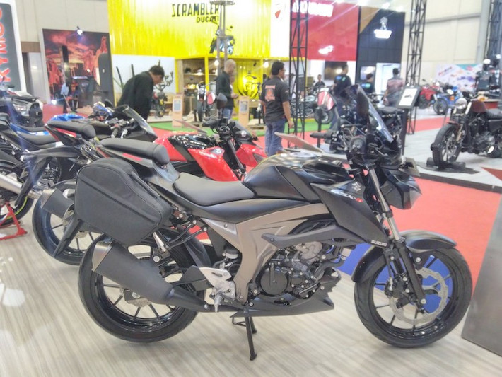 Động cơ của GSX-S150 Touring Edition vẫn giữ nguyên, với dung tích xi-lanh 147,3 cc, 1 xi-lanh DOHC 4 van và hệ thống phun nhiên liệu điện tử mới, động cơ này có công suất lên tới 18,6 mã lực và mô-men xoắn cực đại 13,8 Nm. Bình xăng của xe có dung tích 11 lít.