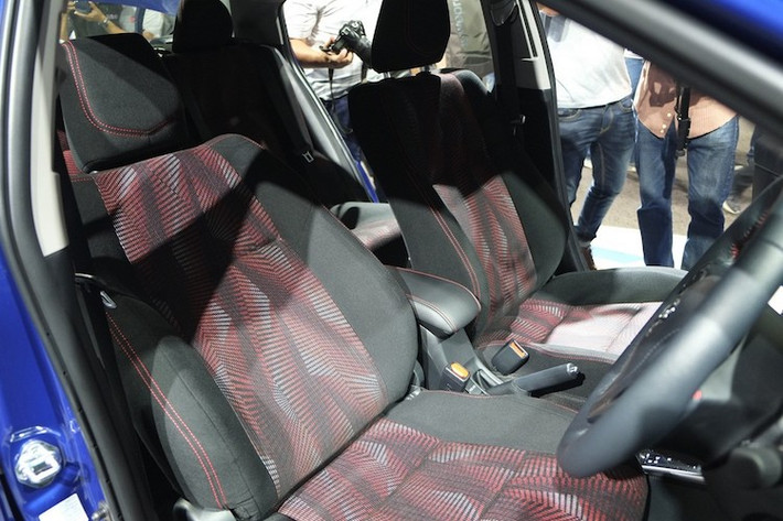Không gian bên trong nội thất và giữa các hàng ghế của Yaris Ativ không thay đổi so với Vios. Trên phiên bản cao cấp nhất, xe được trang bị nhiều tiện nghi như hệ thống thông tin giải trí với màn hình 7 inch, điều hòa không khí tự động, màn hình hiển thị đa thông tin 4,2 inch trên táp-lô, dàn âm thanh 6 loa, hệ thống khóa thông minh...
