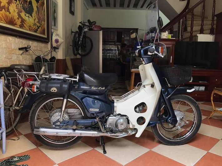 Đối với người Việt Nam, các dòng xe Honda Super Cub đã trở nên quá quen thuộc với đầy đủ các thế hệ đã được du nhập vào từ rất lâu. Trong đó, những chiếc Honda Super Cub C70 hoặc C90, hay còn được người dân gọi là xe máy Honda Cub 82 chiếm một số lượng khá lớn.