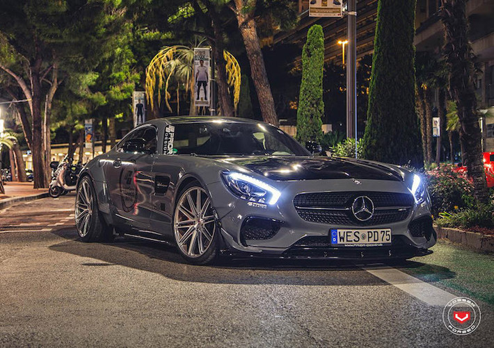 Prior Design là một hãng độ tới từ Đức chuyên thiết kế và sản xuất các loại bodykit cho những dòng siêu xe nổi tiếng Thế giới. Với AMG GT S, hãng đã thiết kế cho chiếc xe một bộ widebody đầy mạnh mẽ nhưng không làm mất những nét đẹp nguyên bản của xe.