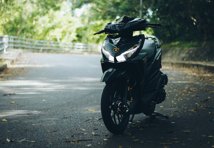 Không được phân phối chính thức, nhưng mẫu xe ga Honda Vario 150 đến từ Indonesia đang được nhiều người chơi xe tại Việt Nam ưa chuộng. Với ngoại hình đầy phong cách và thể thao cùng động cơ đầy sức mạnh so với vóc dáng nhỏ gọn của mình, Honda Vario đã được nhiều chơi xe trong nước độ lại.