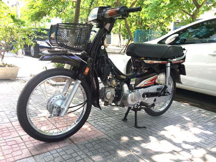 Là một dòng xe ra đời từ lâu và có vị trí đặc biệt đối với người dân Việt Nam, tới nay dòng xe máy Honda Dream II Thái Lan vẫn tiếp tục được rất nhiều người ưa chuộng. Do những chiếc Dream II đã bị dừng sản xuất tại Thái từ khoảng cuối thập niên 90 nên người đam mê dòng xe này thường chọn cách mua xe cũ rồi về làm mới lại.