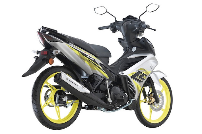 Thay vì có phiên bản hộp số côn tay 5 cấp, chiếc xe này chỉ còn duy nhất lựa chọn hộp số côn tự động 4 cấp. Các thông số khác của Y135LC không khác gì so với Exciter 135 bản không côn tay trước kia tại Việt Nam, chẳng hạn như bình xăng 4 lít, hệ thống phuộc trước ống lồng/sau monoshock và chiều cao yên 775 mm.