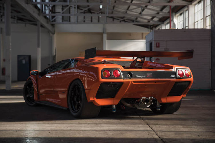 Chiếc siêu xe Diablo GTR trong bài viết này có số thứ tự 19/30, chuẩn bị được nhà đấu giá RM Sotheby's đem "lên sàn" tại lễ hội xe "quý tộc" Pebble Beach tổ chức tại Monterey, Mỹ sắp tới. Mức giá dự đoán tối đa dành cho chiếc xe là 780.000 USD (tương đương 17,7 tỷ đồng).