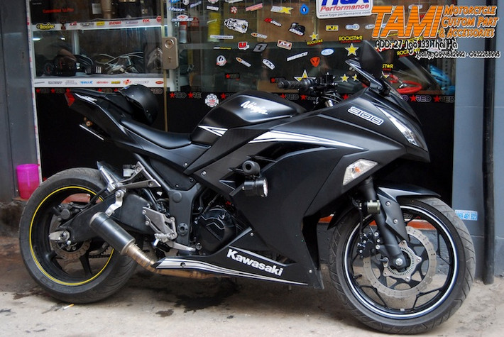 Với mức giá không quá đắt, những mẫu sportbike tầm 300 cc như môtô Kawasaki Ninja 300 hay Yamaha R3 tại Việt Nam được khá nhiều người mới tập làm quen với xe phân khối lớn ưa chuộng.