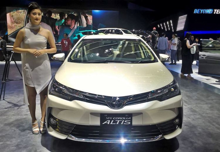 Dựa trên cơ sở phiên bản Corolla Altis 2018 cao cấp nhất 1.8V, Corolla Special Edition cũng được trang bị động cơ 2ZR-FBE 1.8 lít 4 xi-lanh thẳng hàng nạp khí tự nhiên, cho công suất 139 mã lực. Xe dẫn động cầu trước, kèm hộp số CVT bổ sung chế độ lái Sport Drive Mode để cải thiện khả năng tăng tốc.