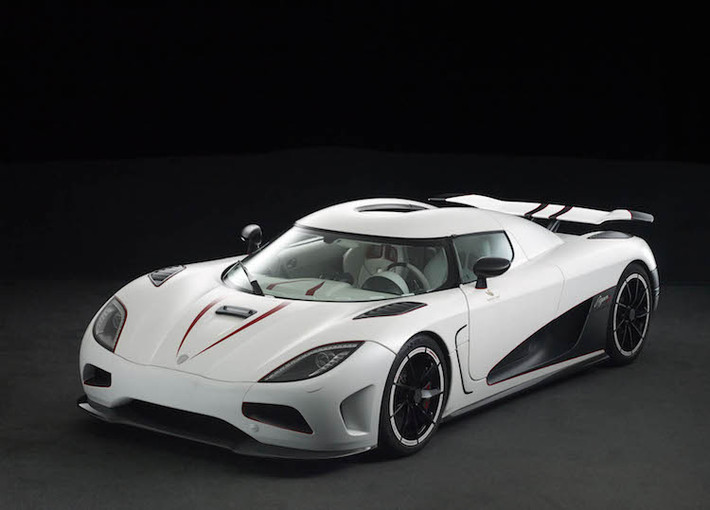 Là phiên bản thể thao của dòng Agera đình đám, mẫu siêu xe Koenigsegg Agera R được ra mắt lần đầu từ triển lãm Geneva năm 2011.