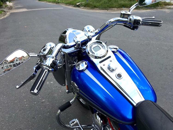 Được trang bị hệ thống khóa thông minh Smart Key, nhưng Softail Convertible CVO vẫn đi kèm với một chìa khóa CVO đặc biệt, được giao tới tay chủ xe trong một chiếc hộp trưng bày sang trọng.