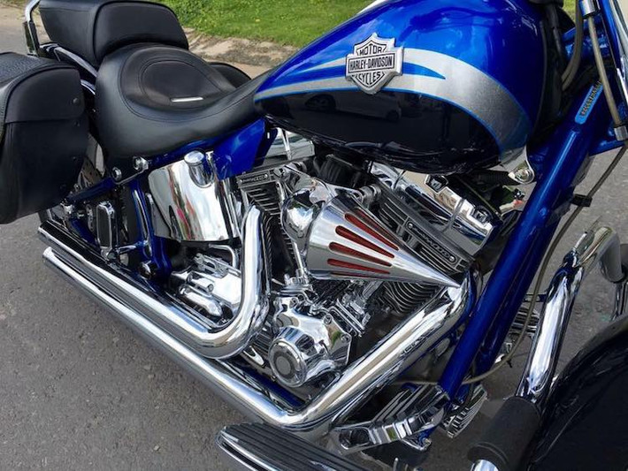 Cung cấp sức mạnh để Softail Convertible CVO vận hành là khối động cơ V-Twin với dung tích "khủng" 110 inch khối (tương đương 1800 cc), đã được độ lọc gió Screaming Eagle để đem tới mô-men xoắn cực đại lên tới 149,14 Nm.