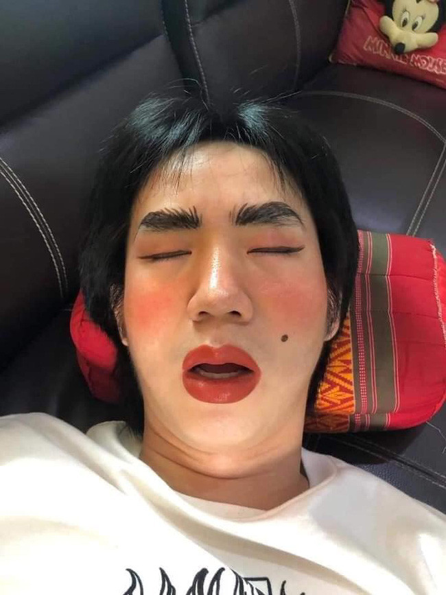 Thành phẩm đưa ra chính là những tấm ảnh hệt chú hề làm dân mạng cười bò vì độ lầy lội của cô nàng.