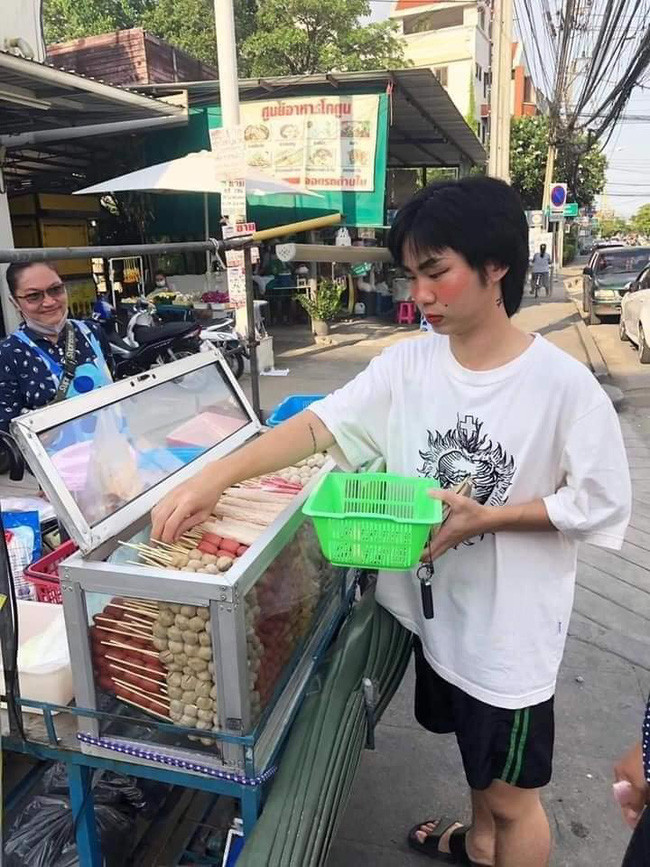 Bên cạnh đó, một số khác còn lo lắng xem sau loạt ảnh này liệu cô nàng có bị bạn trai giận dỗi hay nạt nộ cho một trận lôi đình hay không?