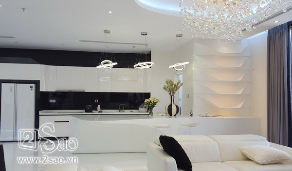Căn penthouse này có diện tích 200m2, nằm ở tầng 33, thuộc một dự án căn hộ cao cấp ở quận 7, TP HCM.