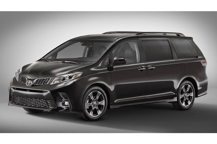 Được sản xuất chủ yếu dành cho thị trường Mỹ từ năm 1997, Toyota Sienna đã được nhiều khách hàng ưa chuộng khi lựa chọn xe cho gia đình, đặc biệt khi có đông trẻ nhỏ do cực tiện dụng và nội thất rộng rãi. Thế hệ Sienna hiện tại có mặt từ năm 2010, chính vì vậy phiên bản Toyota Sienna 2018 đã được Toyota nâng cấp khá triệt để.