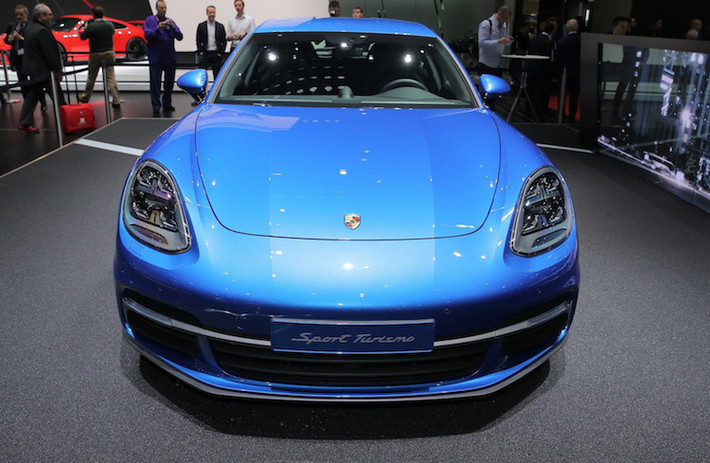 Tại thị trường Việt Nam, Panamera 4 Sport Turismo, Panamera 4S Sport Turismo và Panamera Turbo Sport Turismo có giá bán chính hãng cho mẫu xe hạng sang này lần lượt là 5,4 tỷ đồng; 7,56 tỷ đồng và 11 tỷ đồng.