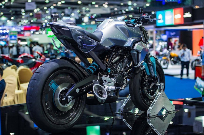 Nếu như được sản xuất hàng loạt, không khó để nhận ra rằng Honda 150SS Racer sẽ canh trạnh trực tiếp với đối thủ Yamaha TFX150 (hay Yamaha Xabre/M-Slaz). Ngoài ra, một đối thủ khác cũng mới xuất hiện gần đây là Suzuki GSX-S150.