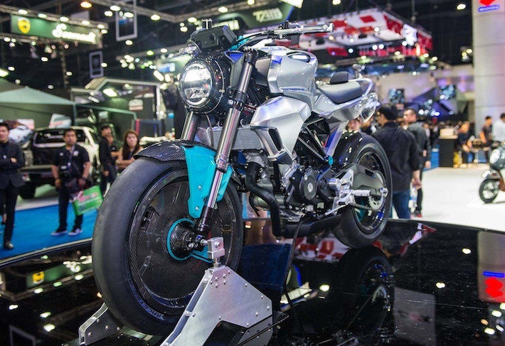 Dựa trên cơ sở mẫu sportbike Honda CBR150R, tuy nhiên Honda 150SS Racer sở hữu kiểu dáng naked bike với tư thế ngồi dễ chịu hơn. Mẫu xe ý tưởng này mang phong cách thiết kế hiện đại, với phần lớn các chi tiết trông khá sẵn sàng để có thể được bán ra thị trường với chỉ một số thay đổi nhỏ.