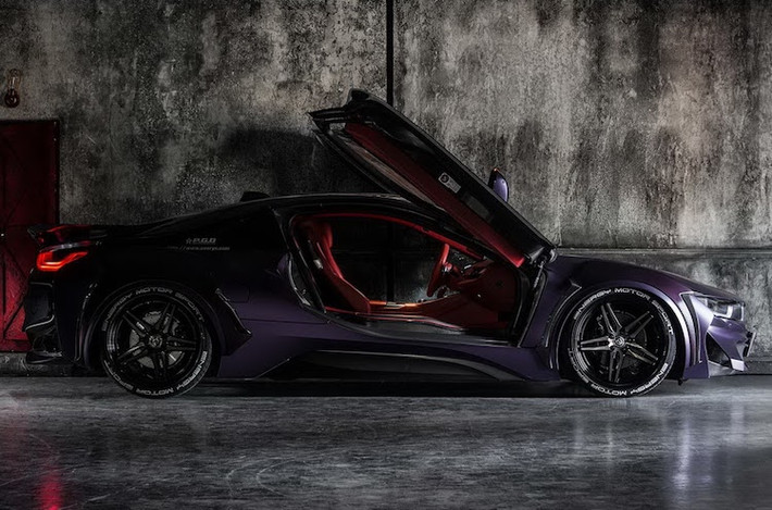 Giống những chiếc i8 độ khác, bản độ Dark Knight Edition của Energy Motor Sport hoàn toàn không có thay đổi gì về hệ động lực để khiến chiếc xe đạt hiệu năng cao hơn. Do có hệ động lực hybrid quá độc đáo nên hiện vẫn chưa có hãng độ nào đưa ra một giải pháp nâng công suất hiệu quả cho i8