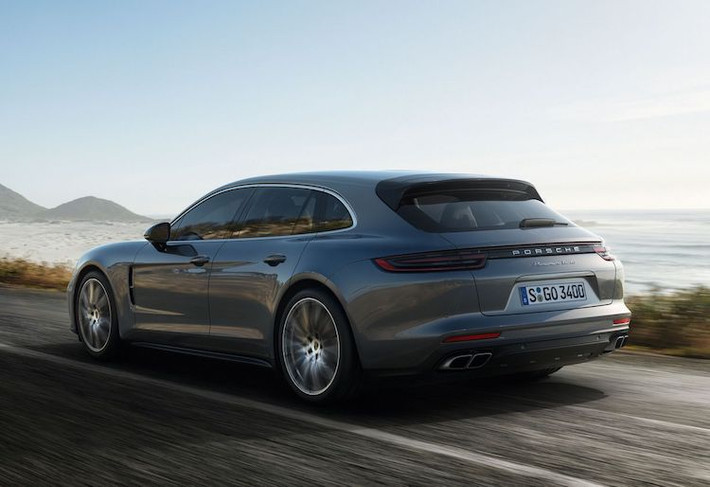 Với động cơ 4.0l V8 tăng áp kép, phiên bản mạnh mẽ nhất Panamera Turbo có công suất tối đa 542 mã lực và mô-men xoắn 770 Nm. Một "thành viên" mới của gia đình Panamera là 4S Diesel - chiếc Porsche sử dụng động cơ diesel mạnh nhất trong lịch sử. Nhờ có động cơ diesel 4 lít tăng áp kép, phiên bản này có công suất tối đa lên tới 416 mã lực và mô-men xoắn cực đại "khủng khiếp" 850 Nm.