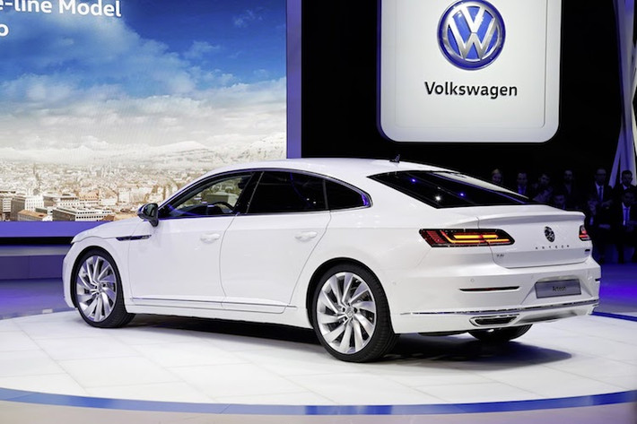 Tại thị trường Đức, khách hàng có thể đặt mua Volkswagen Arteon ngay từ bây giời với giá khởi điểm từ 49.325 USD (tương đương 1,12 tỷ đồng).