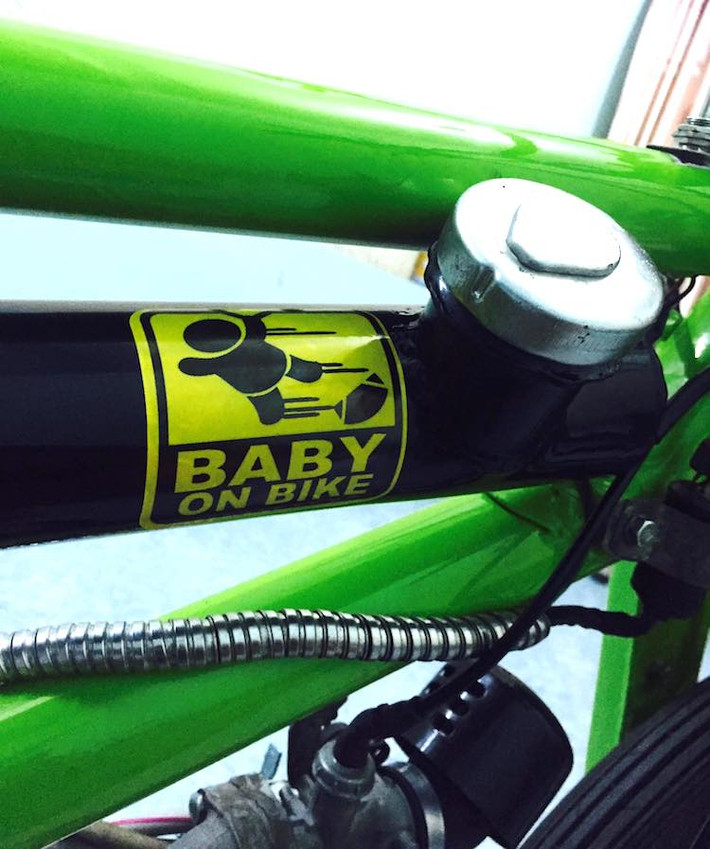 Để biến chiếc Cub thành dáng của xe đạp BMX, một bộ khung "hàng thửa" từ thép ống đã được chủ xe tạo ra. Treo ở gióng trên của khung là bình xăng cũng có dạng ống, cung cấp nhiên liệu cho động cơ của xe. Giống những chiếc xe đạp, xe chỉ có duy nhất một yên solo.