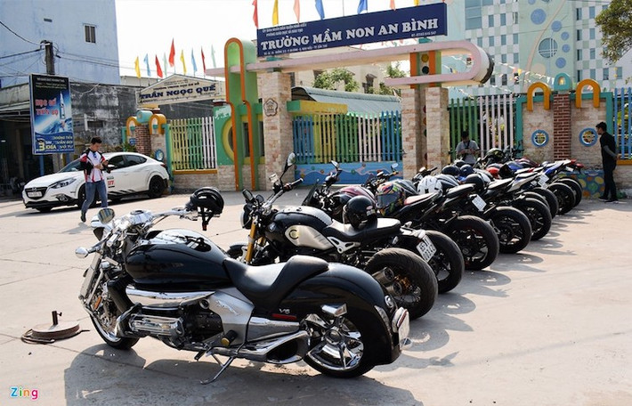 Buổi từ thiện có sự xuất hiện của các dòng xe phổ biến hiện nay như Kawasaki Z1000, Z800, “khủng long” Honda Valkyrie Rune độc nhất Cần Thơ.