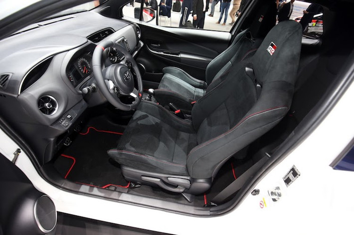 Bên trong nội thất, Toyota đã trang bị cho Yaris GRMN vô-lăng 3 chấu thể thao được lấy từ mẫu coupe 2 cửa GT86, cùng với cặp ghế đua và pedal bằng nhôm. Các ghế ngồi bên trong nội thất được bọc vải nhung alcantara màu đen, trong khi bên dưới sàn xe cũng có những tấm thảm lót viền đỏ không hiện diện trên Yaris thường.