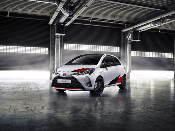 Đúng như tên gọi của bộ phận GRMN, phiên bản Yaris thể thao đã được thử nghiệm ở đường đua huyền thoại Nurburgring tại Đức. Hệ thống treo của xe gồm những giảm xóc của hãng Sachs với lò xo ngắn hơn và những thanh ổn định gắn ngang thân xe, nâng cao độ vững chắc cho thân xe và cảm giác điều khiển khi cầm lái.