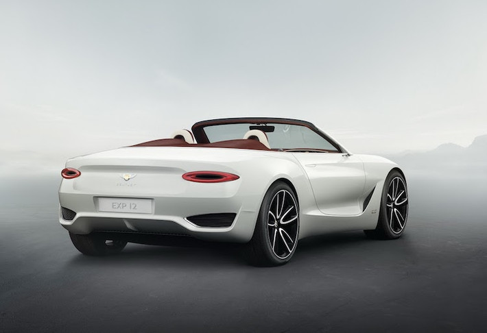 Theo Bentley, ngoại thất của EXP 12 Speed 6e là sự "tiến hóa" của ngôn ngữ thiết kế đã được hãng ứng dụng trong nhiều năm qua, kết hợp giữa những tỉ lệ "cơ bắp" và vẻ ngoài năng động. Chiếc xe có bộ mâm 5 cánh kép 2 tông màu so với phiên bản coupe, cụm đèn hậu LED hình elip dài và vòm mái được loại bỏ và thay bằng mui mềm.