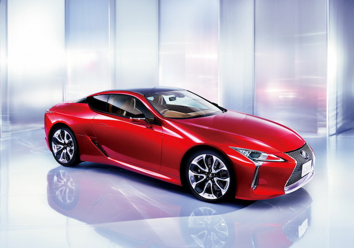 Xuất hiện lần đầu tại triển lãm Geneva 2012 dưới dạng concept LF-LC, mẫu coupe hạng sang Lexus LC 2017 mới sẽ là đối thủ cạnh tranh của Mercedes S-Class Coupe. Sau khi có mặt tại châu Âu và Mỹ, chiếc xe đang chuẩn bị được bán ra tại Nhật với 2 phiên bản là LC500 và LC500h.