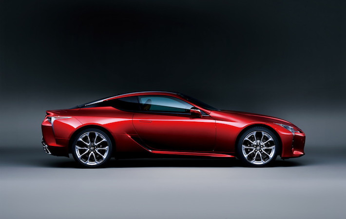 Không chỉ mang phong cách thiết kế mới nhất của Lexus, LC còn sở hữu nhiều đặc điểm gợi nhớ về dòng siêu xe LFA trước đây. Tuy nhiên không giống như LFA, LC là một mẫu xe coupe GT sang trọng thay vì hướng tới tốc độ.