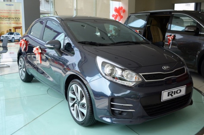 Trong phân khúc hatchback hạng B, Kia Rio cũng là một mẫu xe đáng lưu ý. Rio sở hữu thiết kế bên ngoài năng động theo đúng chuẩn châu Âu, và kiểu dáng này cũng từng giúp chiếc xe đạt những giải thưởng thiết kế danh giá như Red Dot Design Award 2012, iF Product Design Award 2012 và International Design Excellence Awards.
