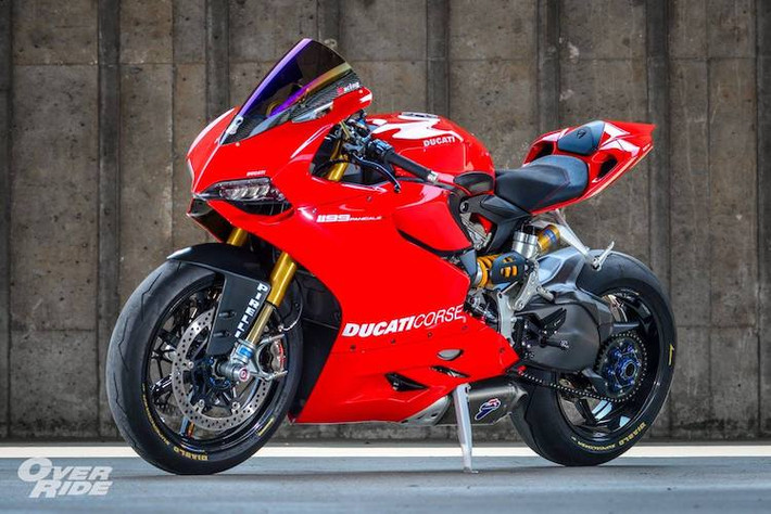 Dù hiện đã bị thay thế bởi chiếc 1299 Panigale S mới hơn nhưng trong mắt người hâm mộ, Ducati 1199 Panigale S vẫn là một mẫu superbike với hiệu năng vận hành cực "đỉnh". Mang tên gọi của thị trấn Borgo Panigale - nơi đặt "đại bản doanh" Ducati, 1199 Panigale đã từng là một trong những mẫu môtô 2 xi-lanh mạnh nhất và có tỉ lệ công suất/trọng lượng lớn nhất.