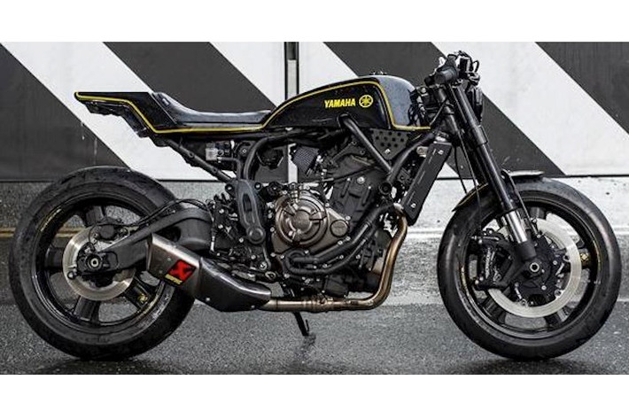 Đến từ Đài Loan, xưởng độ Rough Crafts đã từng tạo dấu ấn trong làng độ xe Thế giới với nhiều bản độ "siêu khủng" trước đây. Góp mặt vào Yard Built 2017, Rough Crafts đã độ lại một chiếc XSR700 theo phong cách cafe racer cực "chiến" với tên gọi The Corsa Scorcher, sử dụng những phụ tùng và vật liệu đỉnh cao.