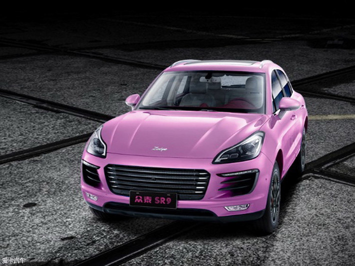 Trung Quốc nổi tiếng với các sản phẩm "nhái trắng trợn", tuy nhiên chiếc crossover Zotye SR9 còn được chú ý đặc biệt khi gần như "copy" hoàn toàn kiểu dáng của Porsche Macan. Mới đây, dòng xe Porsche Macan nhái này đã có thêm phiên bản đặc biệt với tên gọi Nunsheng (tiếng Trung nghĩa là Nữ thần), hướng trực tiếp tới nhóm khách hàng nữ giới.