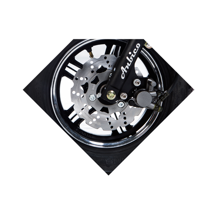 Xe Anbico Diamond sử dụng bộ vành 5 chấu với đường kính 10 inch. Cả bánh trước và sau đều dùng lốp không săm có thong số 3.5-10. Thắng đĩa phía trước có đường kính 180 mm.