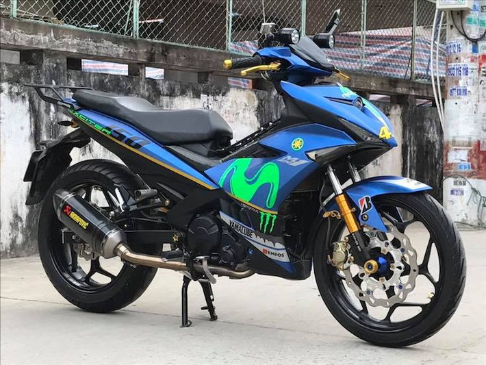 Với độ phổ biến của mình, hiện tại những bản độ Yamaha Exciter 150 đang dần "bão hòa" về phong cách, khiến nhiều chủ xe đã tìm những hướng độ mới để chiếc xe của mình trở nên độc đáo hơn. Mới đây, một biker tại Việt Nam đã thực hiện một bản độ Exciter khá đặc biệt khi có phần đầu của mẫu xe tay ga Yamaha Nouvo 5.