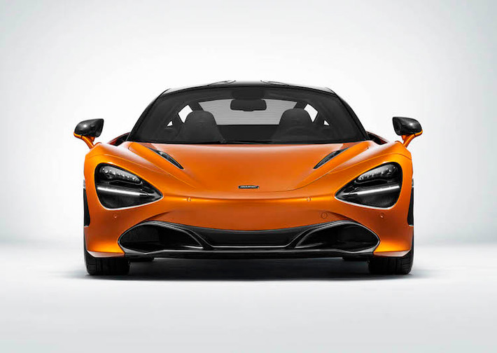So với MP4-12C hay 650S, McLaren 720S sở hữu thiết kế "thuôn mượt" hơn theo ngôn ngữ mới nhất của McLaren, với những đường nét uyển chuyển, ít các khe gió trên thân xe và ít đường cắt xẻ hơn. Mặc dù có ít khe hút gió hơn nhưng so với 650S, 720S vẫn có khả năng làm mát tốt hơn người tiền nhiệm tới 15%.